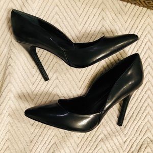 NIB Charles David Parker black pointed-toe heels